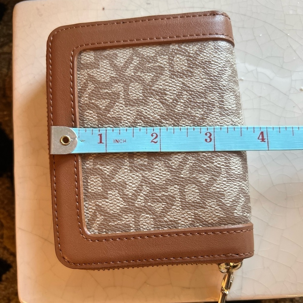 DKNY Women’s Monogram Zip Around Wallet 6 Place Credit Card Zip Coin Holder NEW - Picture 13 of 16